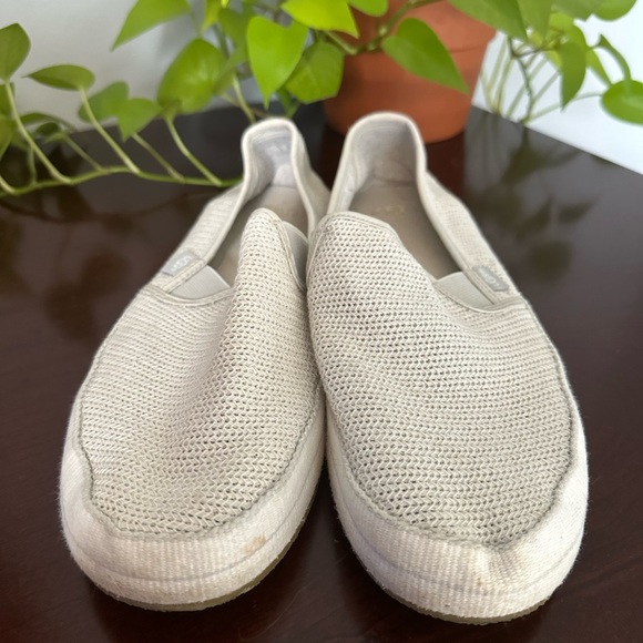 UGG light gray slip on shoes size 11! - Picture 6 of 8
